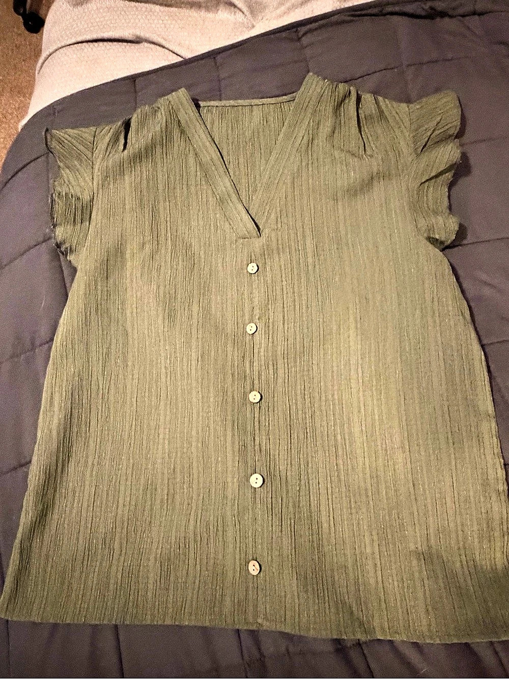 Emery Rose Green Ruffle Sleeve Blouse Size Medium Like New